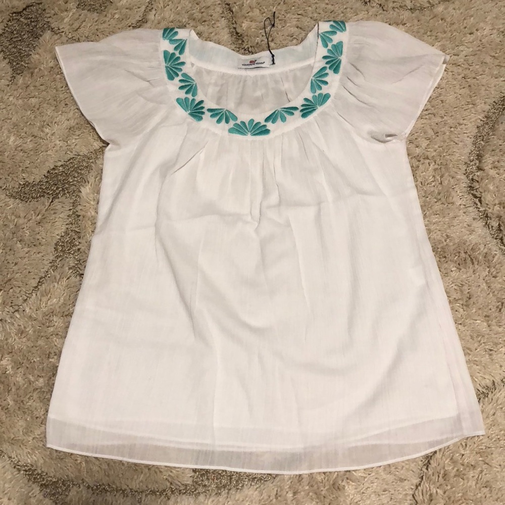 Vineyard vines embroidered top